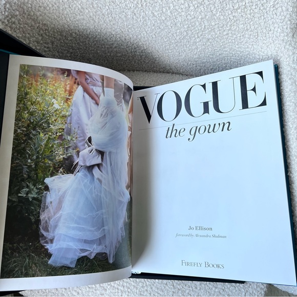 Vogue ‘The Gown’ coffee table book- limited edition! - Picture 8 of 11